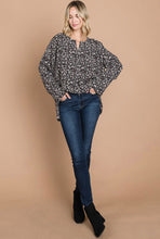 Load image into Gallery viewer, Ditzy Floral Printed Pull Over Top